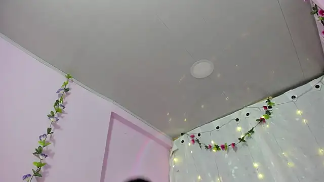 Samanta roberts1 online show from February 13, 2025, 11:50 am