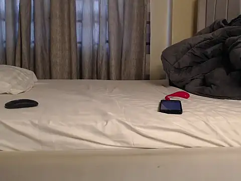 CurvyGlass online show from March 6, 2025, 4:30 am