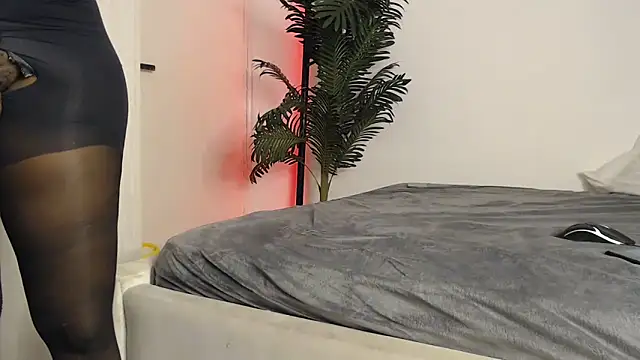 CurvyGlass online show from November 12, 2025, 2:01 am