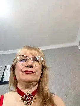 Snapshot of koroleva70 chatting on April 28, 2026, 8:19 am koroleva70 online show from April 28, 2026, 8:19 am