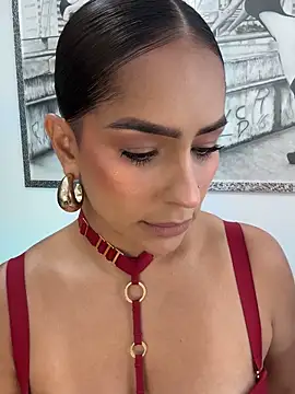 Snapshot of Mau_White chatting on October 18, 2025, 5:25 pm Mau White online show from October 18, 2025, 5:25 pm