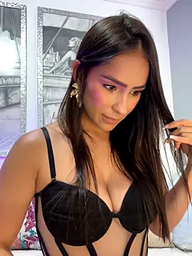 Snapshot of Mau_White chatting on October 19, 2025, 6:19 pm Mau White online show from October 19, 2025, 6:19 pm