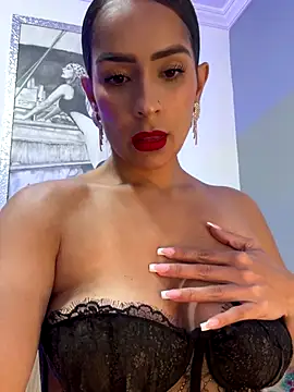 Snapshot of Mau_White chatting on October 27, 2025, 10:36 pm Mau White online show from October 27, 2025, 10:36 pm