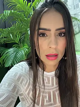 Mau White online show from December 17, 2025, 10:49 pm