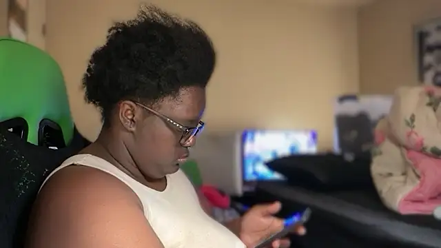 Yagurl  west online show from January 12, 2026, 4:39 am