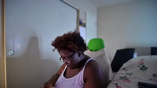 Yagurl  west online show from February 7, 2026, 4:16 am