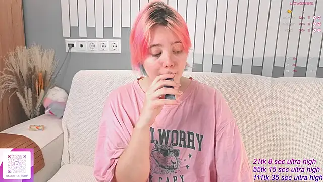   KawaiiYuki   online show from November 3, 2025, 7:42 am