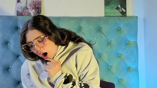 Paola Lyon  online show from September 29, 2025, 12:21 pm