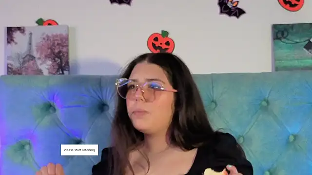 Paola Lyon  online show from November 7, 2025, 12:49 pm