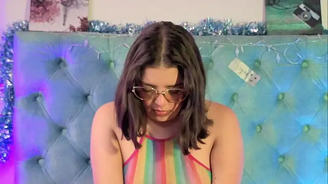 Paola Lyon  online show from December 22, 2025, 12:35 pm