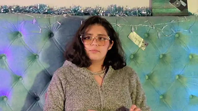 Paola Lyon  online show from January 10, 2026, 7:10 am