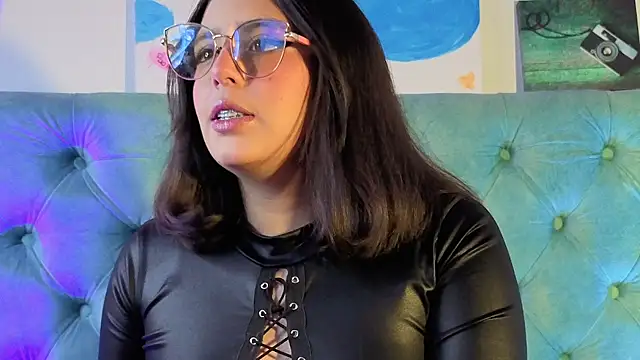 Paola Lyon  online show from February 27, 2026, 6:41 pm