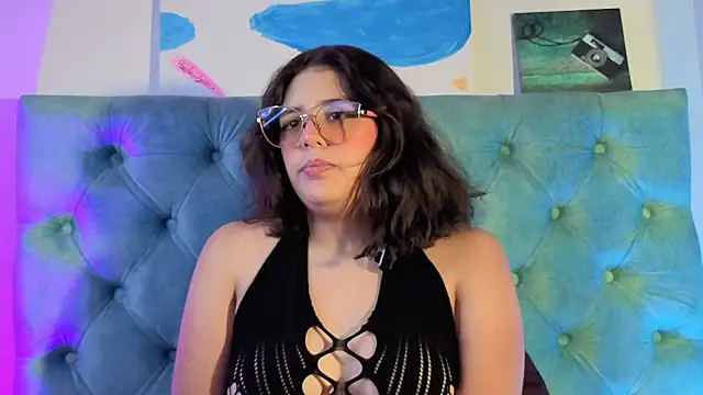 Paola Lyon  online show from March 9, 2026, 12:09 pm