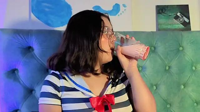 Paola Lyon  online show from March 23, 2026, 12:20 pm