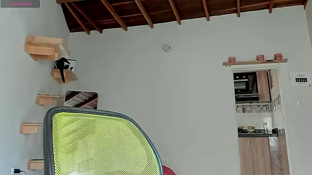 Snapshot of Rainbow_leia chatting on October 12, 2025, 7:02 pm Rainbow leia online show from October 12, 2025, 7:02 pm