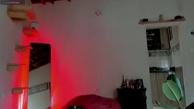 Snapshot of Rainbow_leia chatting on March 8, 2026, 8:01 pm Rainbow leia online show from March 8, 2026, 8:01 pm