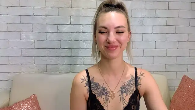 MiaMinx online show from February 6, 2025, 1:49 am