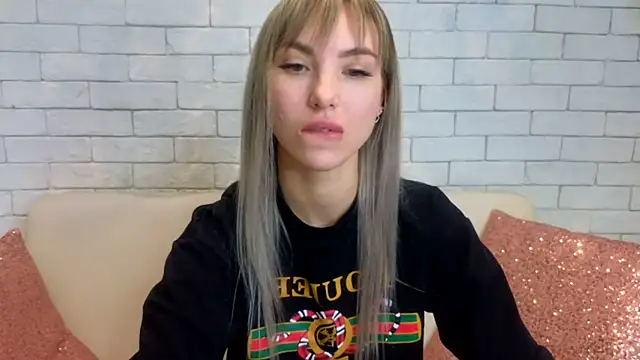 MiaMinx online show from February 12, 2025, 1:52 am