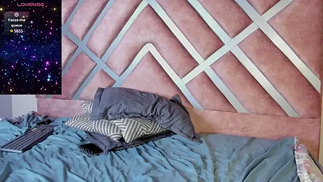 Snapshot of pamela_anderson_ chatting on December 28, 2024, 6:17 am pamela anderson online show from December 28, 2024, 6:17 am