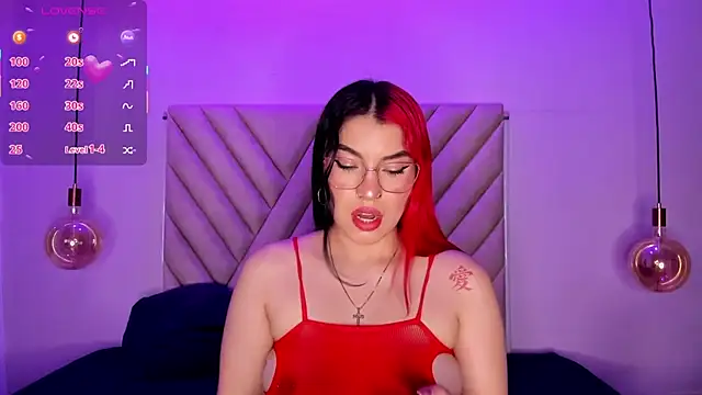 EmmaSwift  online show from October 18, 2025, 1:41 am