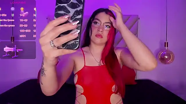 EmmaSwift  online show from October 28, 2025, 2:48 am