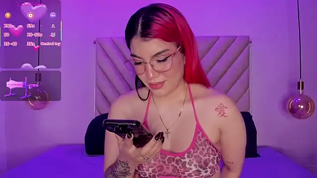 EmmaSwift  online show from November 19, 2025, 2:22 am