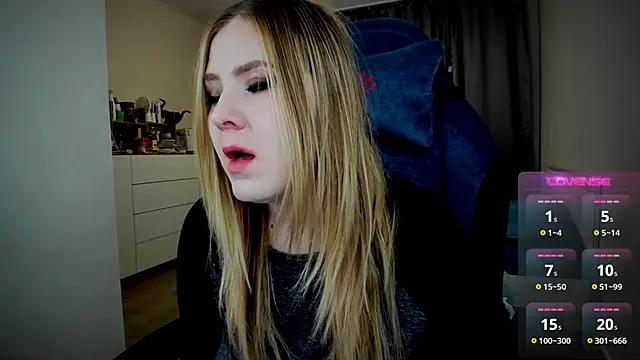 Olivia Munk online show from October 11, 2025, 4:33 am