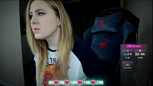 Olivia Munk online show from November 19, 2025, 4:23 am