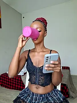 Snapshot of Kamdollie chatting on June 20, 2026, 5:54 am Kamdollie online show from June 20, 2026, 5:54 am