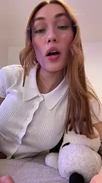 MichelleFerry  online show from November 14, 2025, 3:16 am