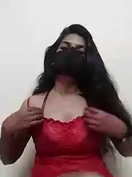 Snapshot of Shuttii_25 chatting on December 5, 2024, 6:00 pm Shuttii 25 online show from December 5, 2024, 6:00 pm
