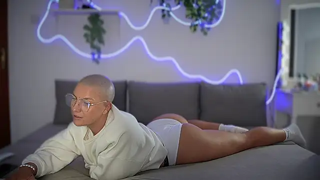 PaulinaSchubert1 online show from December 2, 2024, 3:25 pm