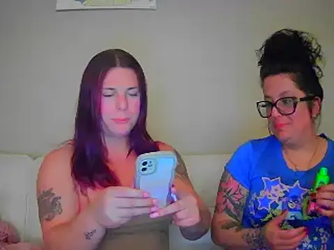 Snapshot of KevieWantsABoobJob chatting on November 7, 2025, 12:43 am KevieWantsABoobJob online show from November 7, 2025, 12:43 am