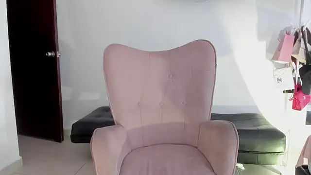 selene king2 online show from December 3, 2025, 4:27 pm