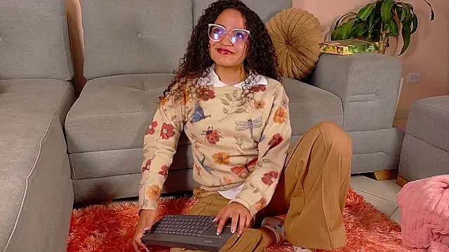 DAHLIA BROWNIE online show from April 23, 2026, 12:56 am