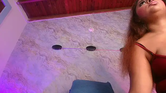 jones maddy  online show from November 5, 2025, 11:54 am