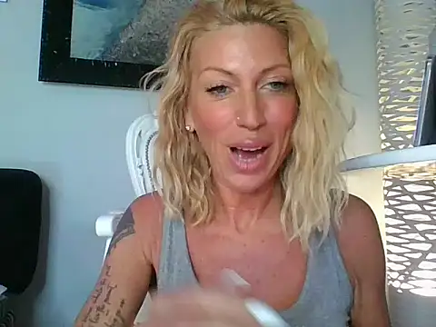 Snapshot of Weloveblue chatting on November 26, 2025, 12:39 pm Weloveblue online show from November 26, 2025, 12:39 pm