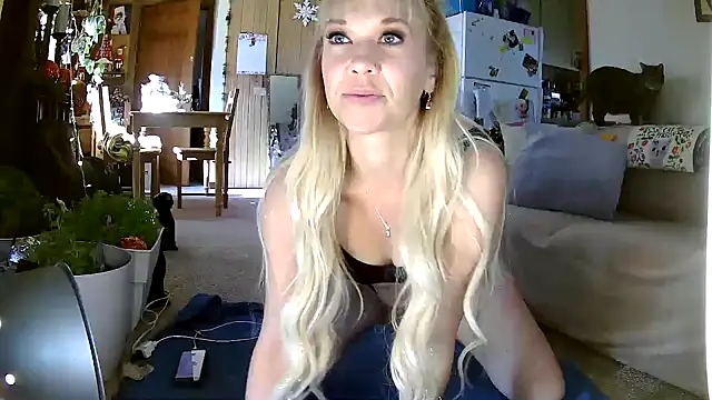 lyra rose online show from December 21, 2025, 6:04 pm