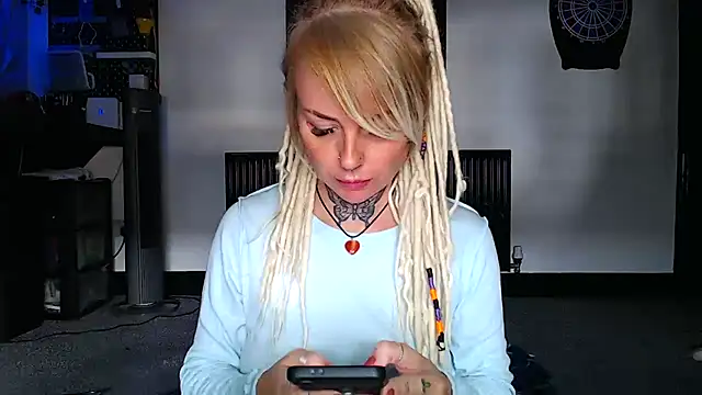 pixiedreadx online show from October 11, 2025, 10:47 am