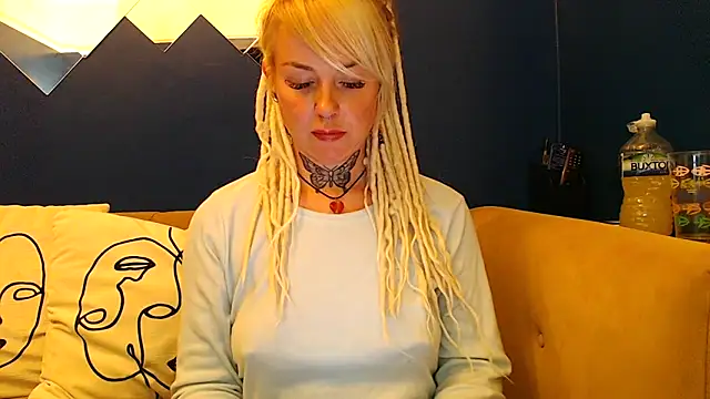 pixiedreadx online show from October 13, 2025, 11:05 pm