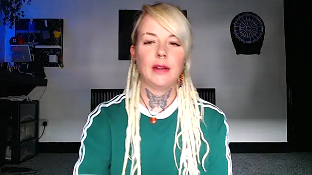 pixiedreadx online show from October 24, 2025, 2:02 pm