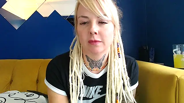 pixiedreadx online show from November 5, 2025, 12:49 pm