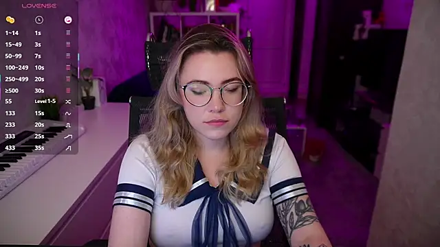 RemyCute online show from September 18, 2025, 6:54 pm