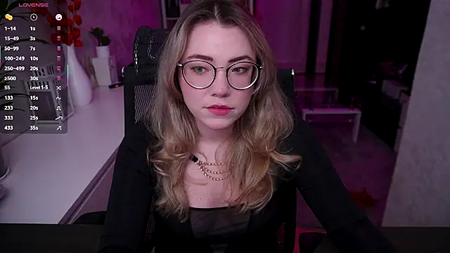 RemyCute online show from November 29, 2025, 2:09 pm