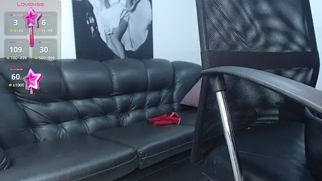 camilleDiaz16 online show from February 12, 2026, 8:48 pm