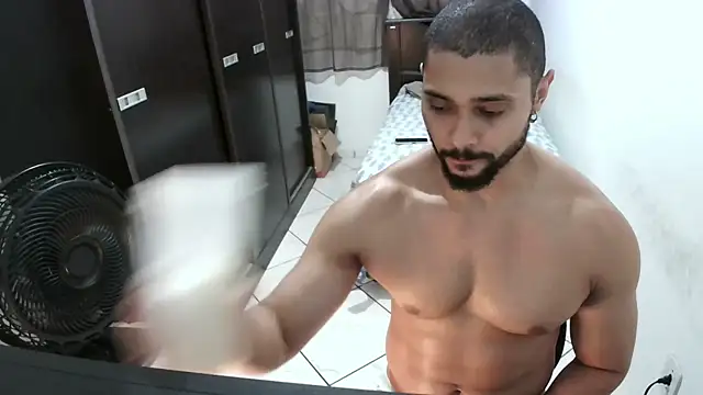 Snapshot of Brian_Aries chatting on January 28, 2025, 4:08 am Brian Aries online show from January 28, 2025, 4:08 am