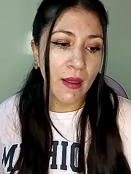 nammy  dirtyhott online show from November 5, 2025, 1:33 pm