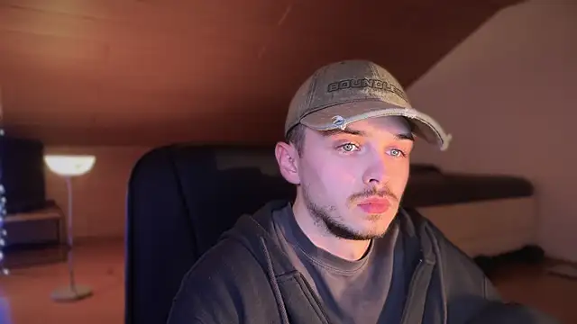 naked psy online show from February 15, 2025, 5:30 am