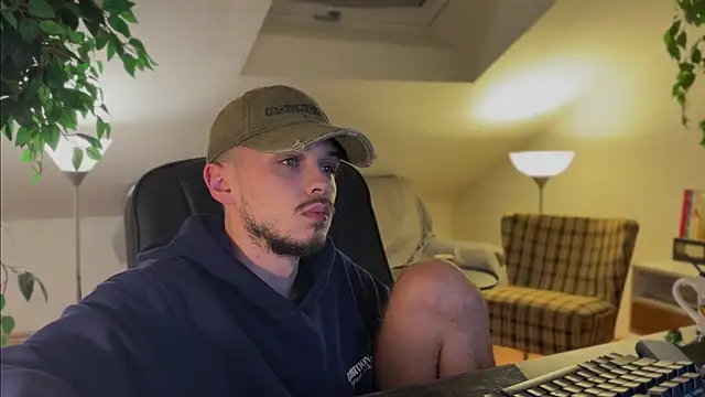 naked psy online show from November 15, 2025, 10:04 pm