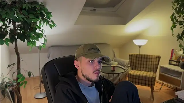 naked psy online show from November 18, 2025, 1:55 am